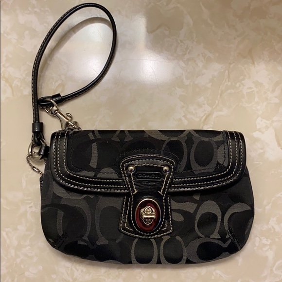 Coach Handbags - Coach wristlet